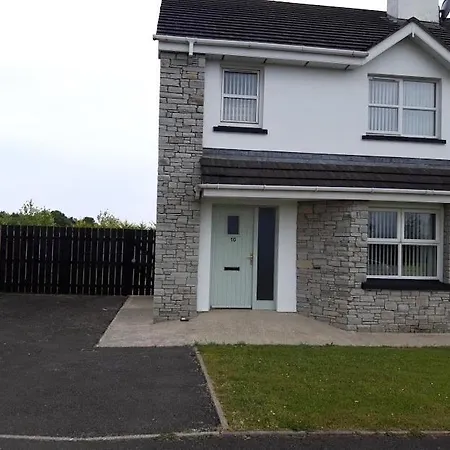 10 Clara Meadows Culdaff