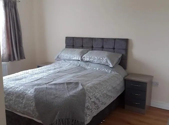 10 Clara Meadows קולדאף